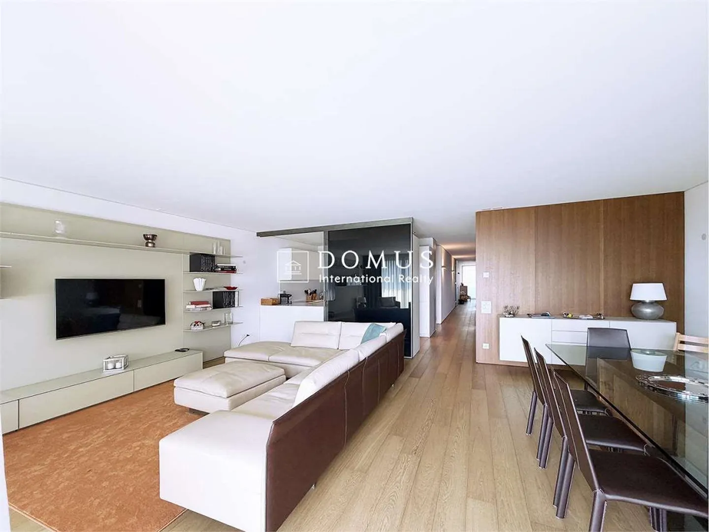 Prestigious residence with lake view - Photo 3 of 13