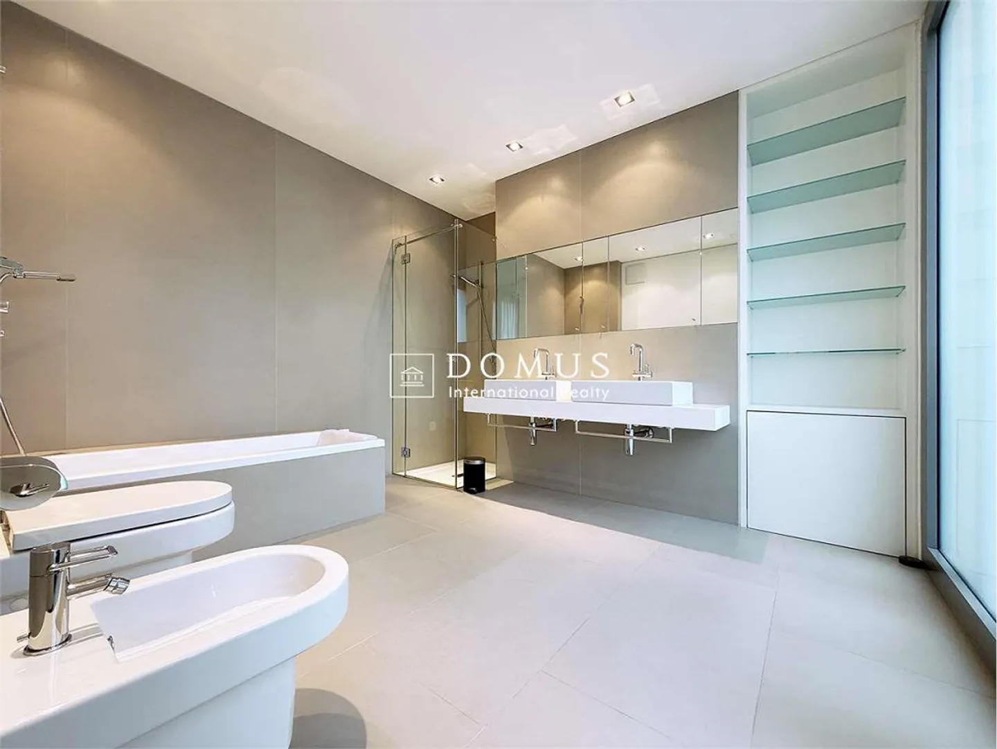 Prestigious residence with lake view - Photo 9 of 13
