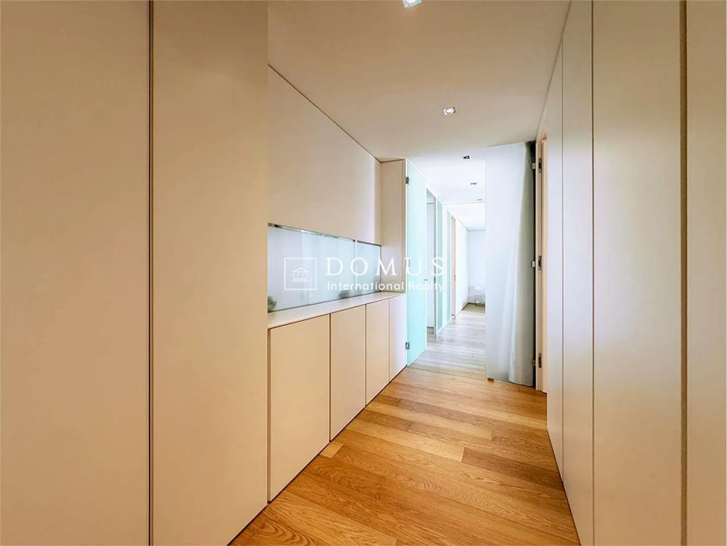 Prestigious residence with lake view - Photo 5 of 13