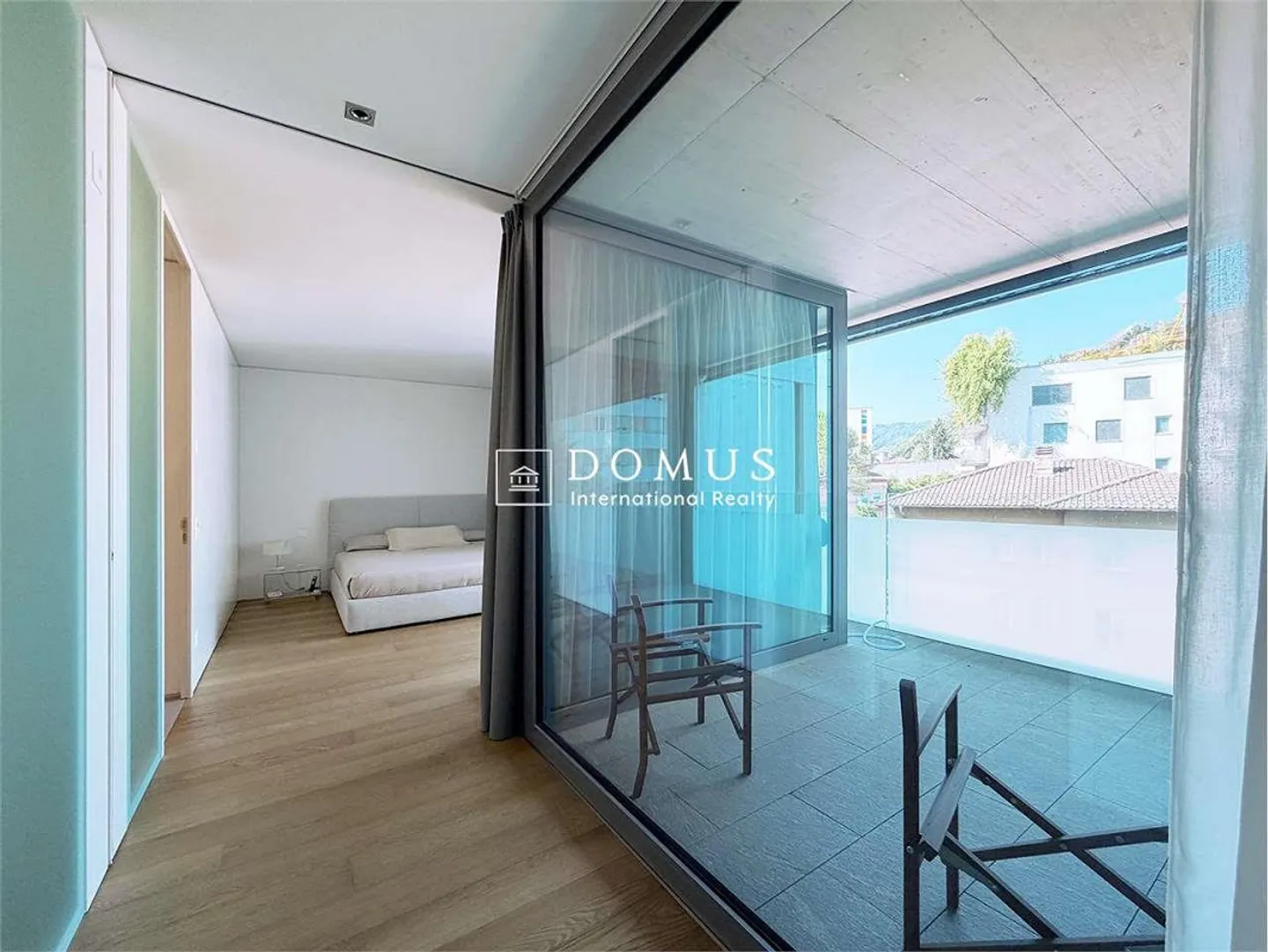 Prestigious residence with lake view - Photo 6 of 13