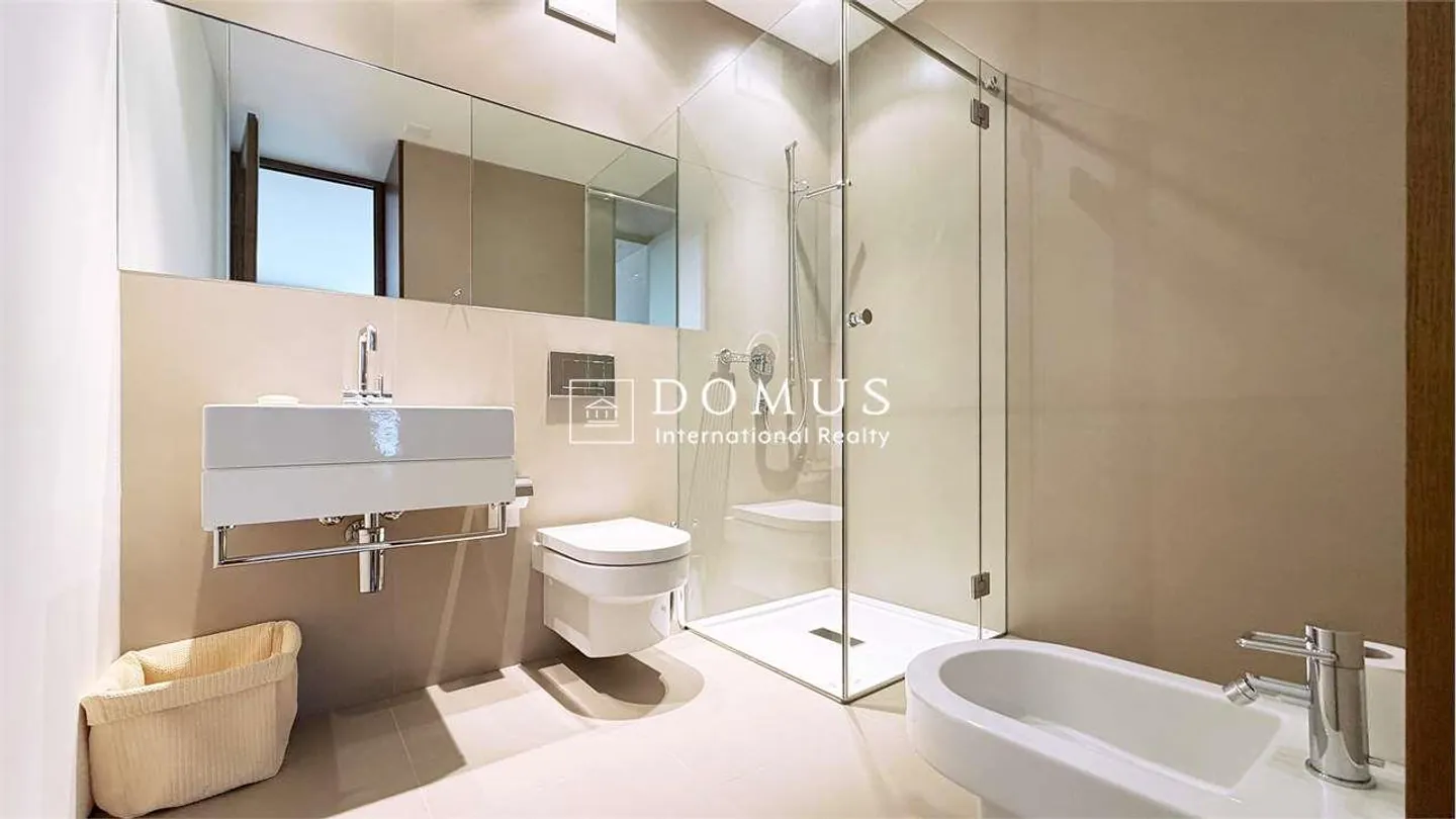 Prestigious residence with lake view - Photo 13 of 13