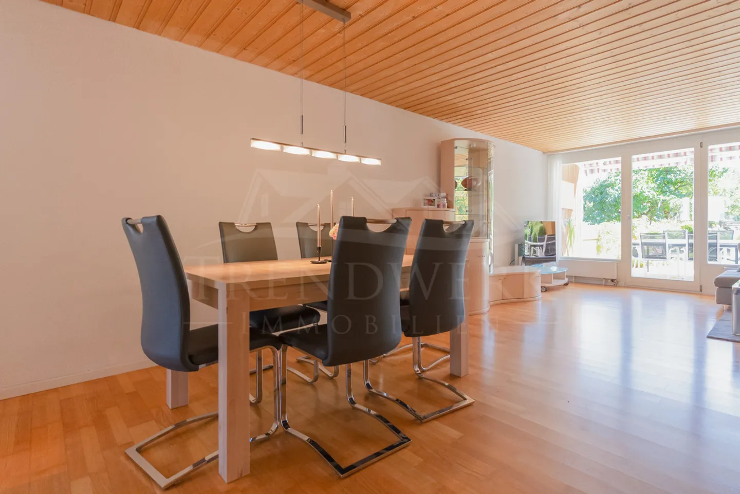 Maison de coin de 4,5 pièces avec terrasse ensoleillée à Toffen n° 94 - Photo 3 sur 17