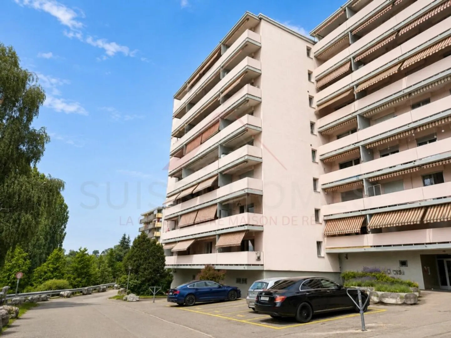 Magnificent 2.5-room apartment renovated in the heart of Fribourg - Photo 2 of 10