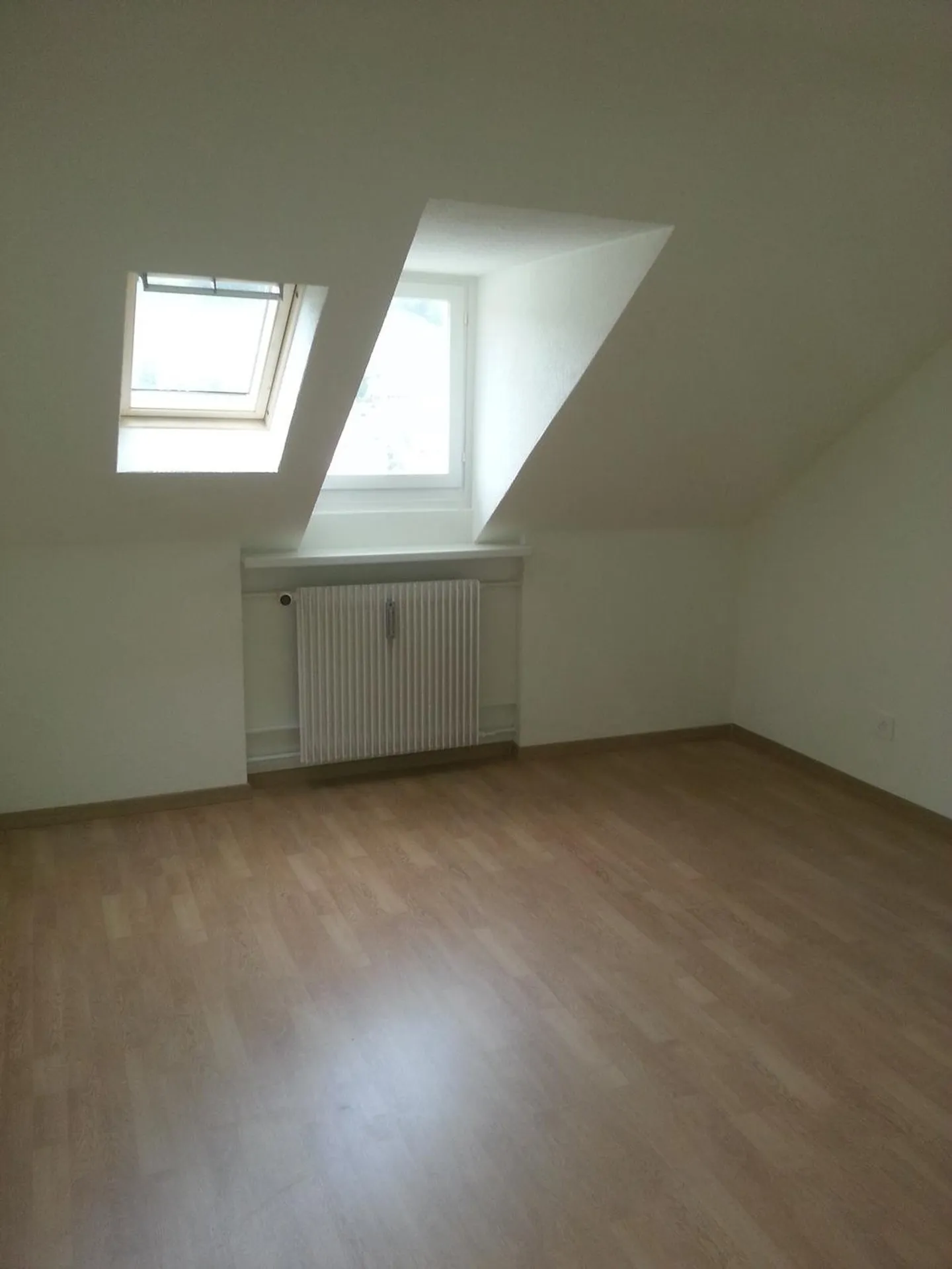 Beautiful 3-room penthouse apartment for rent - Photo 4 of 9