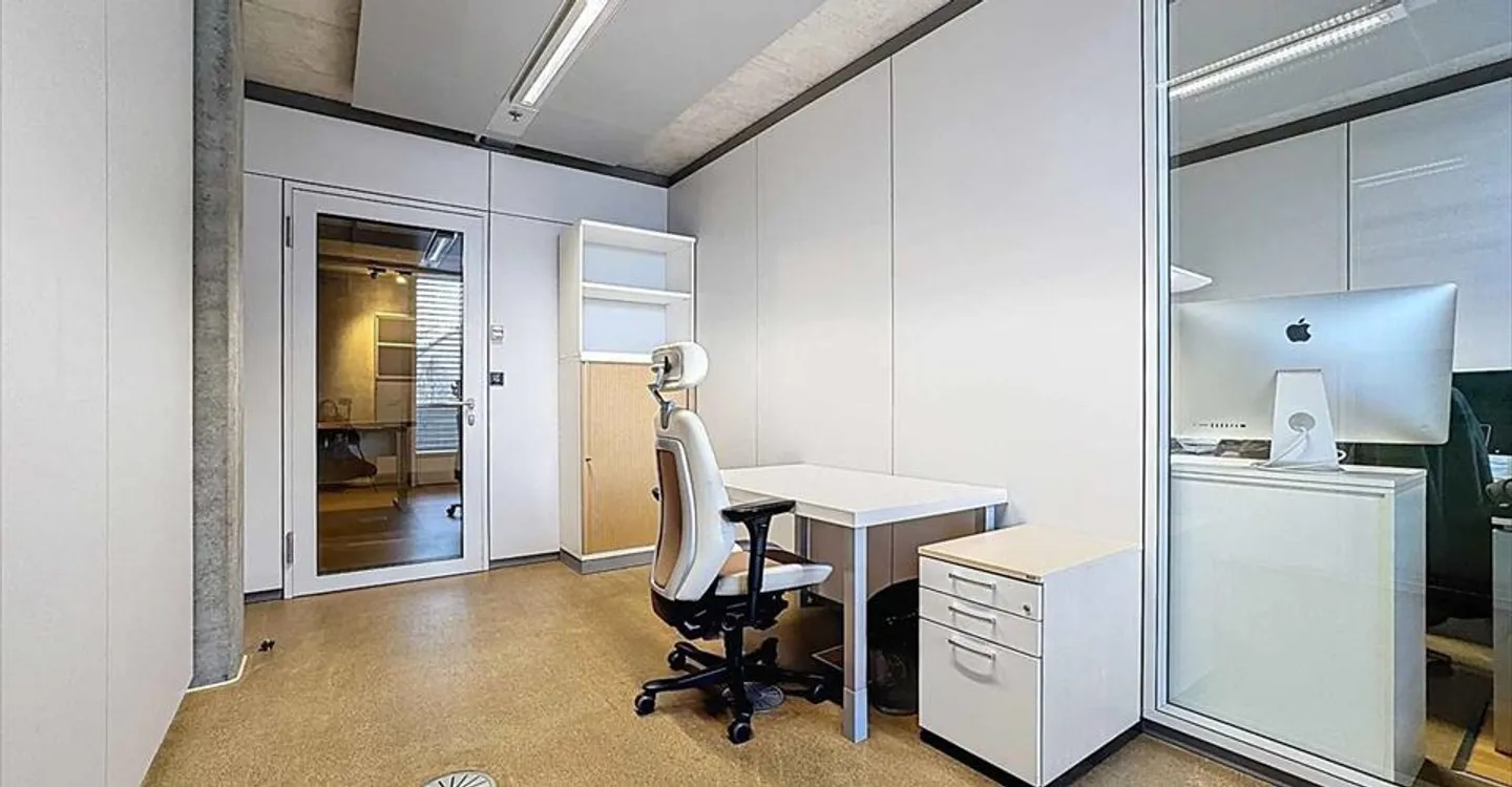 Commercial Space in Gland - Photo 2 of 12