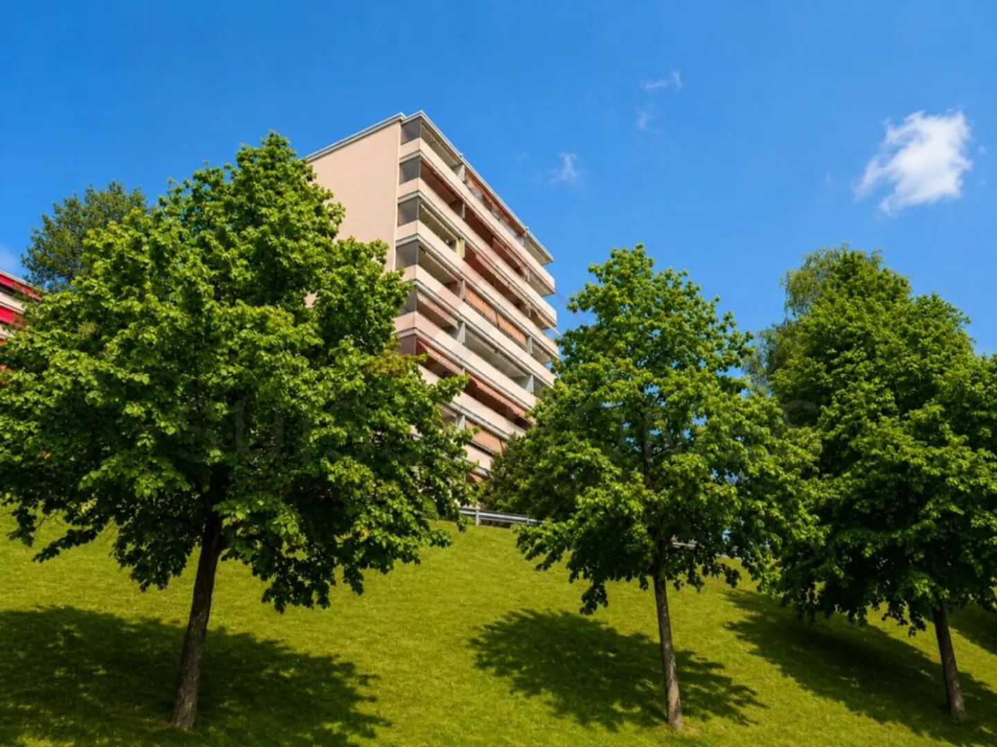 Magnificent 2.5-room apartment renovated in the heart of Fribourg - Photo 1 of 10