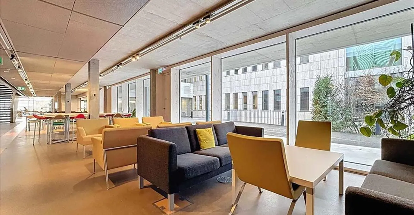 Commercial Space in Gland - Photo 3 of 12