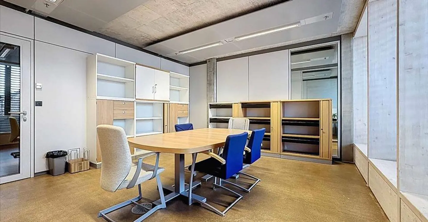 Commercial Space in Gland - Photo 1 of 12