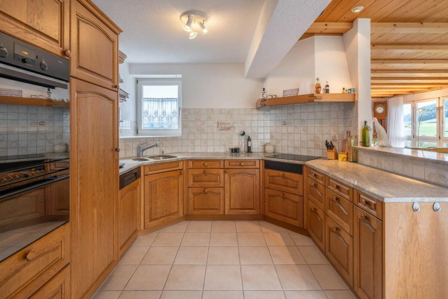 Wohnen mit Weitsicht - Grosszügiges Familienhaus mit Einliegerwohnu... - Photo 12 sur 19