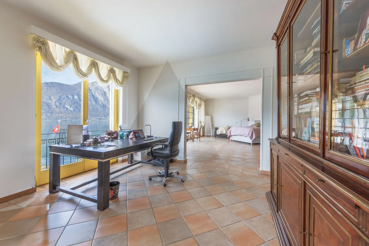 Lakeside Apartment in Bissone - Photo 3 of 17