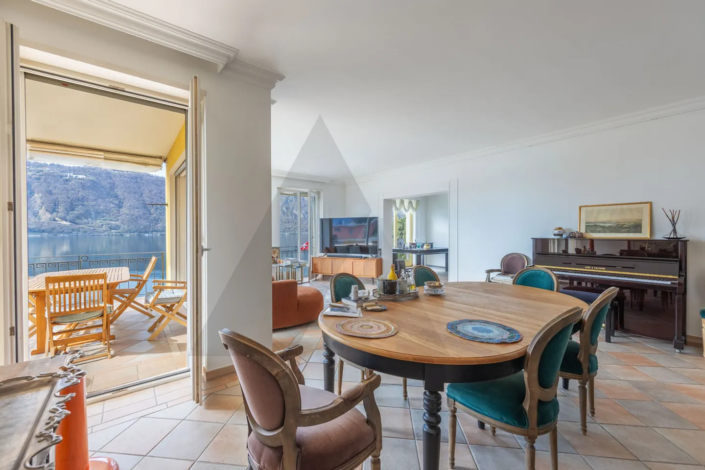 Lakeside Apartment in Bissone - Photo 4 of 17