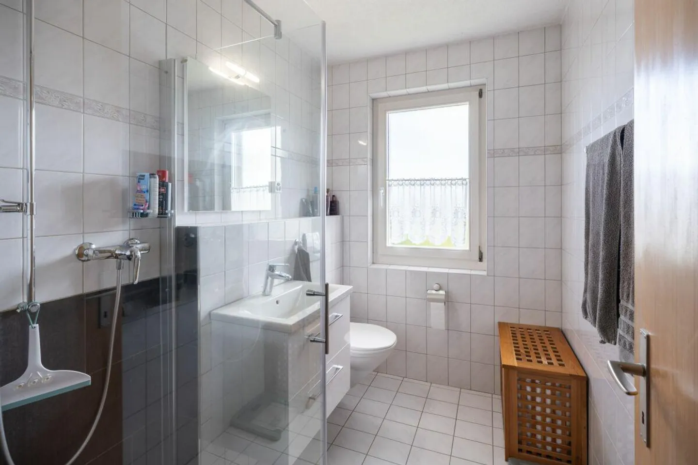 Wohnen mit Weitsicht - Grosszügiges Familienhaus mit Einliegerwohnu... - Photo 7 sur 19
