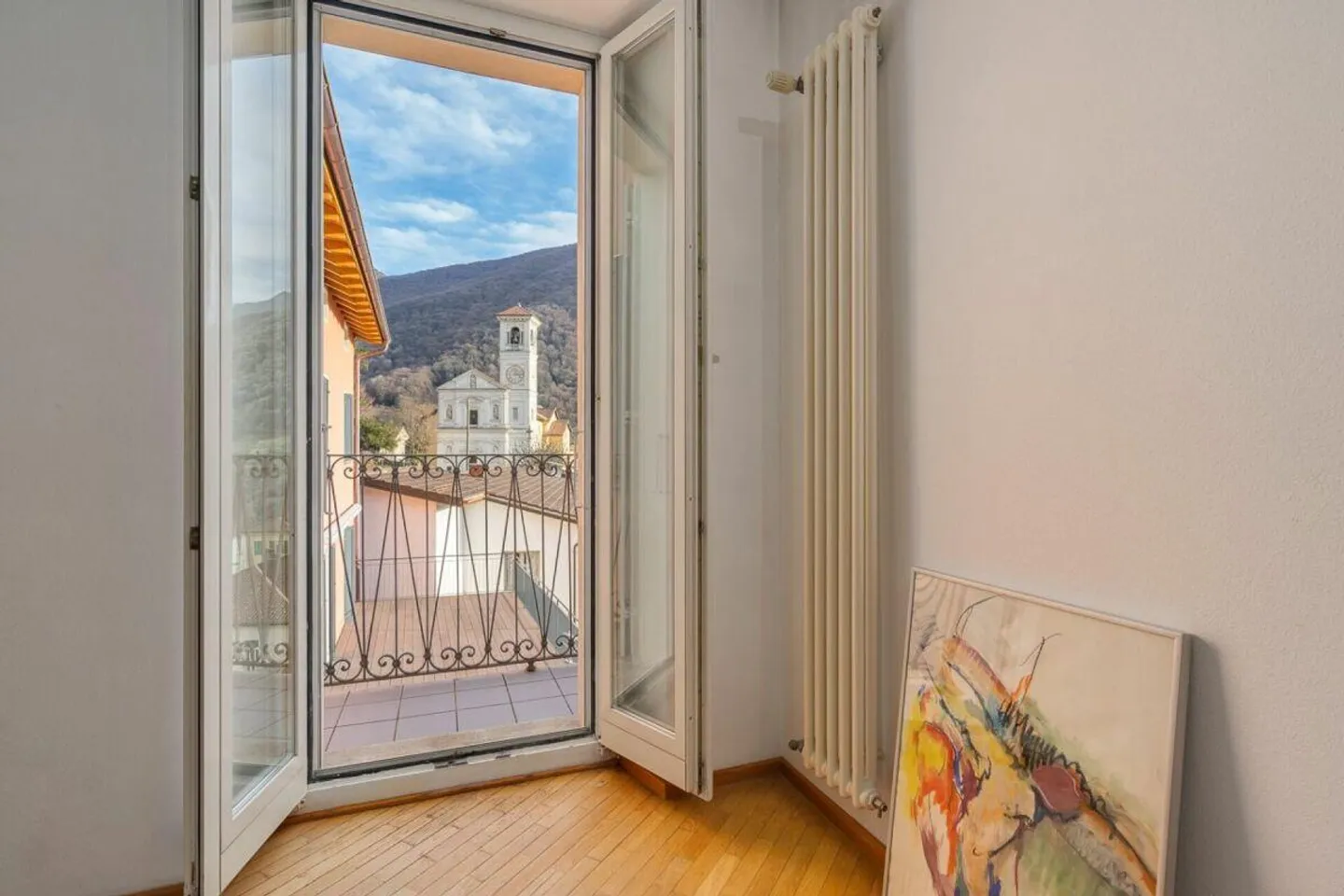 AROGNO · ZWEIFAMILIENHAUS IM HISTORISCHEN DORFKERN · ZWEITWOHNUNG ERLAUBT - Foto 4 von 13