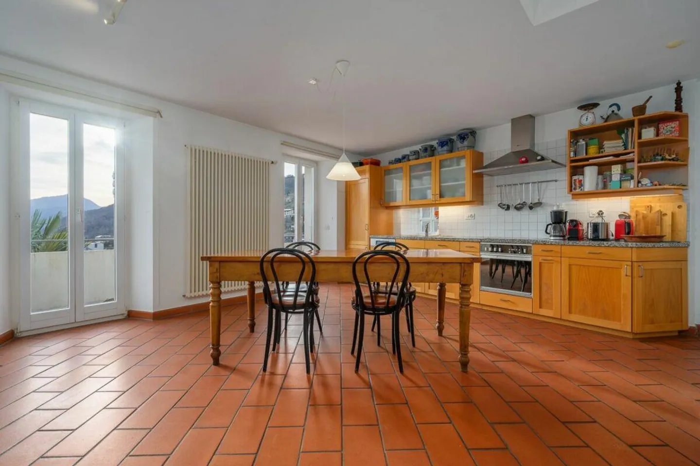 AROGNO · ZWEIFAMILIENHAUS IM HISTORISCHEN DORFKERN · ZWEITWOHNUNG ERLAUBT - Foto 6 von 13