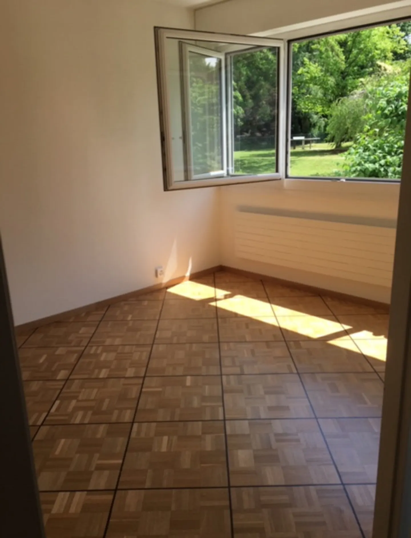 Spacious Apartment with Park View - Photo 8 of 11