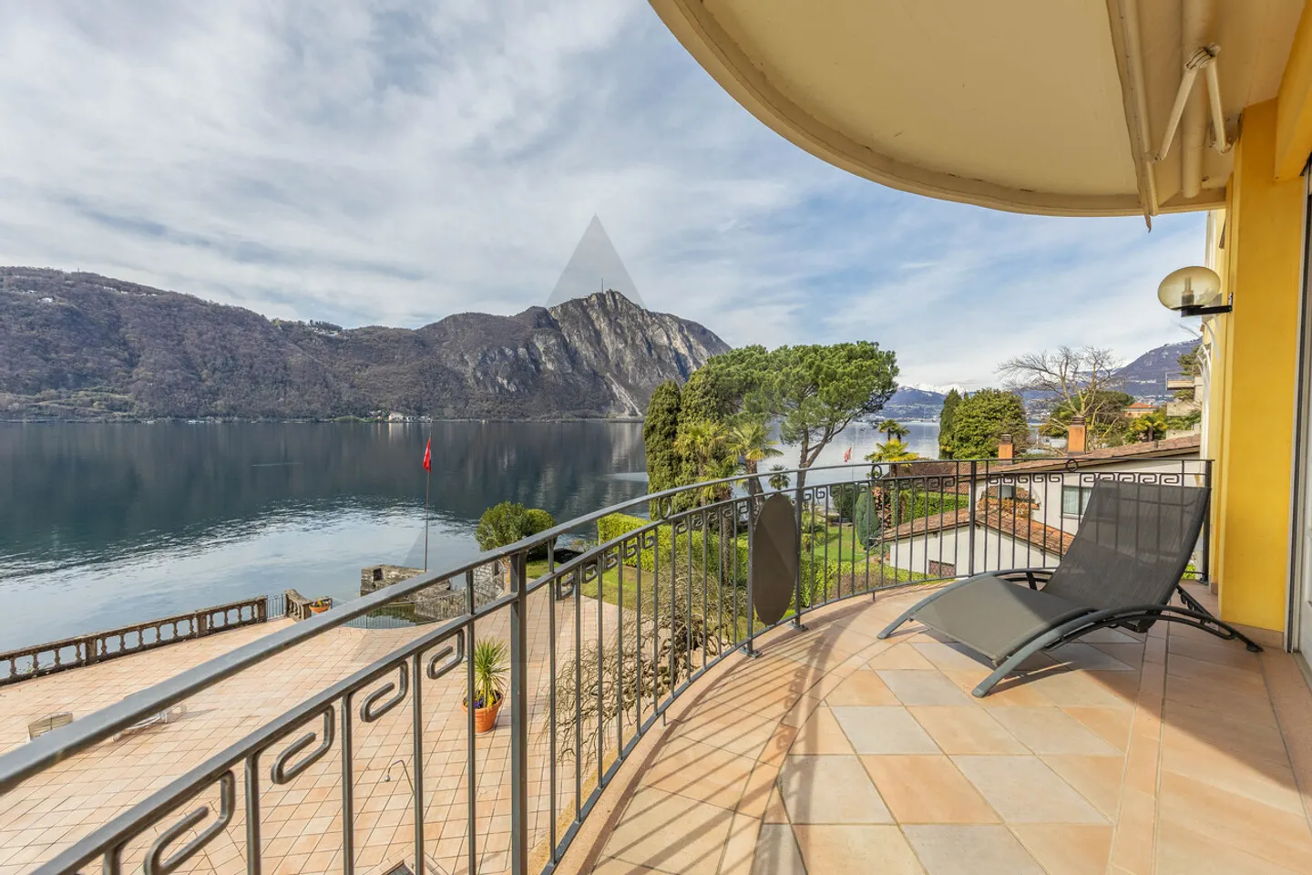 Lakeside Apartment in Bissone - Photo 14 of 17