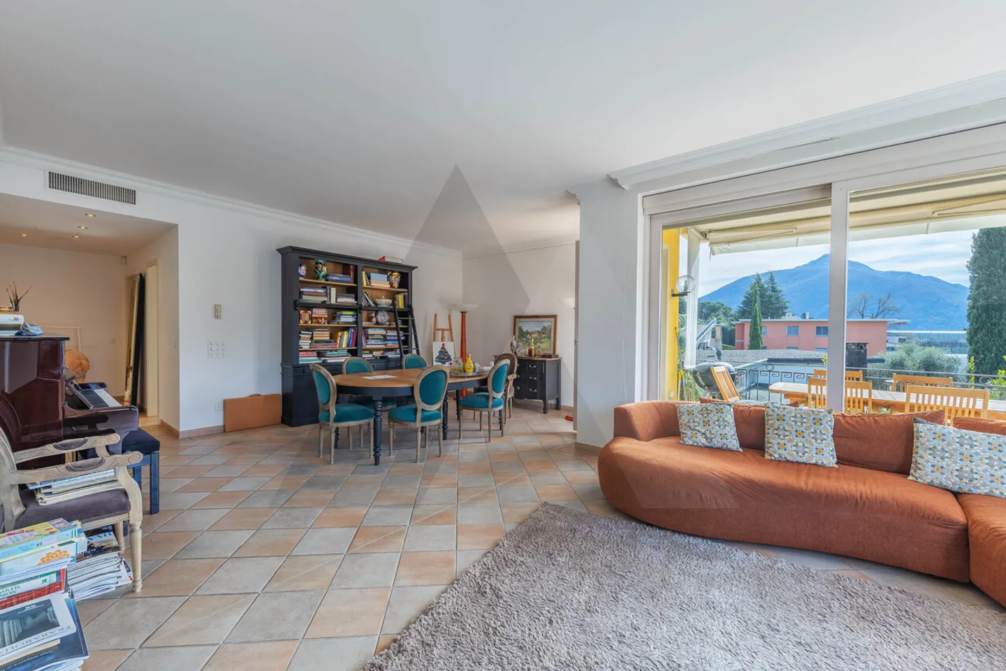 Lakeside Apartment in Bissone - Photo 8 of 17