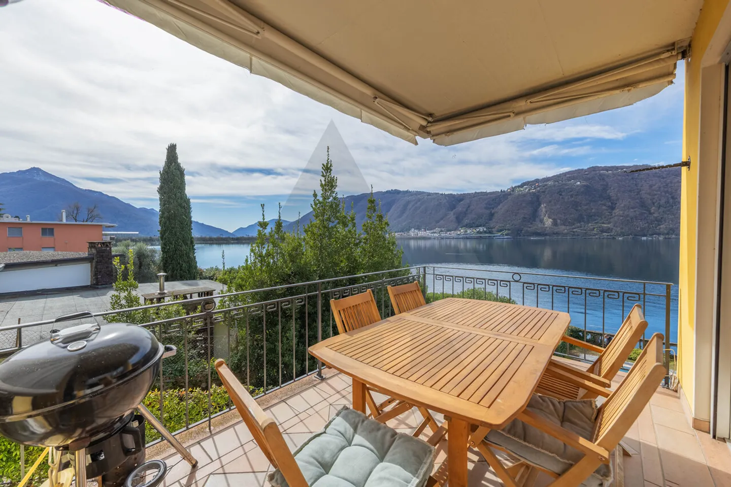 Lakeside Apartment in Bissone - Photo 9 of 17