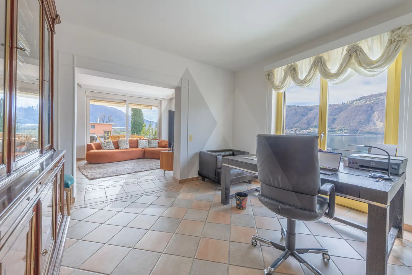 Lakeside Apartment in Bissone - Photo 10 of 17