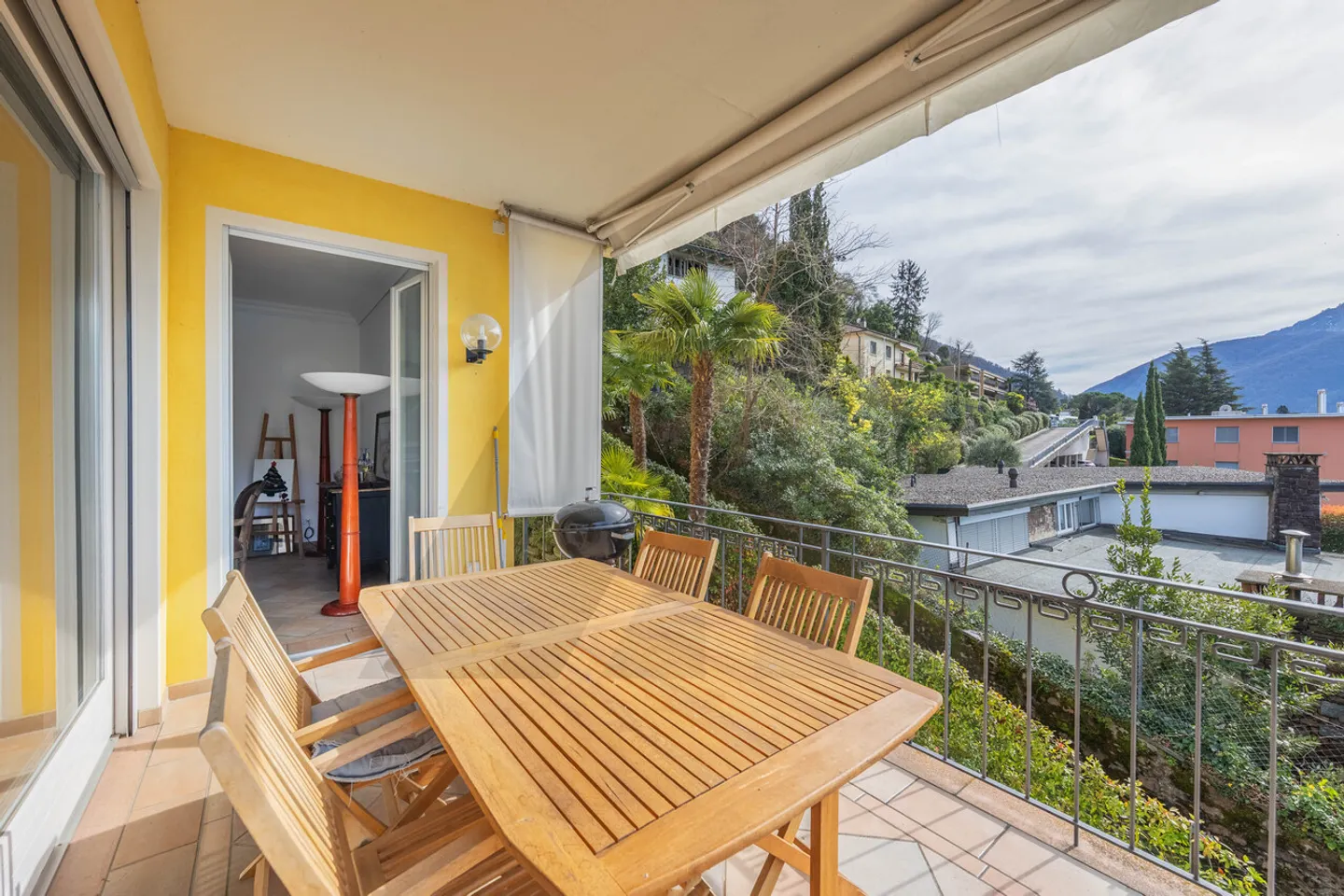Lakeside Apartment in Bissone - Photo 11 of 17