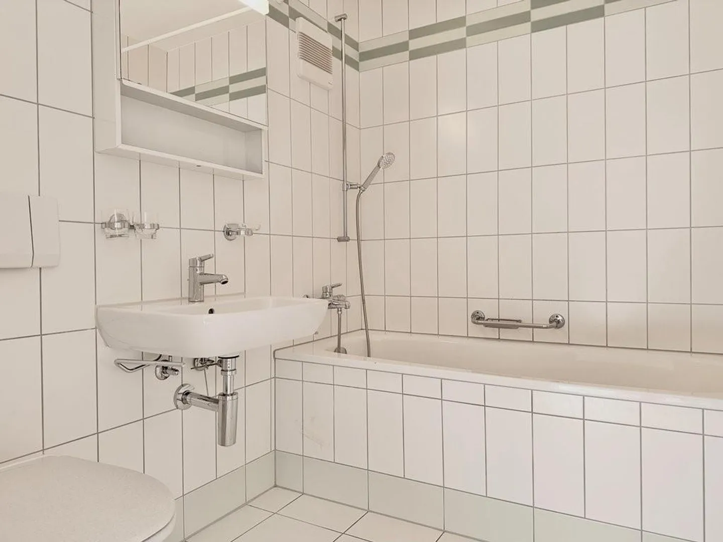 Charming residential idyll with plenty of light and air - Photo 8 of 11