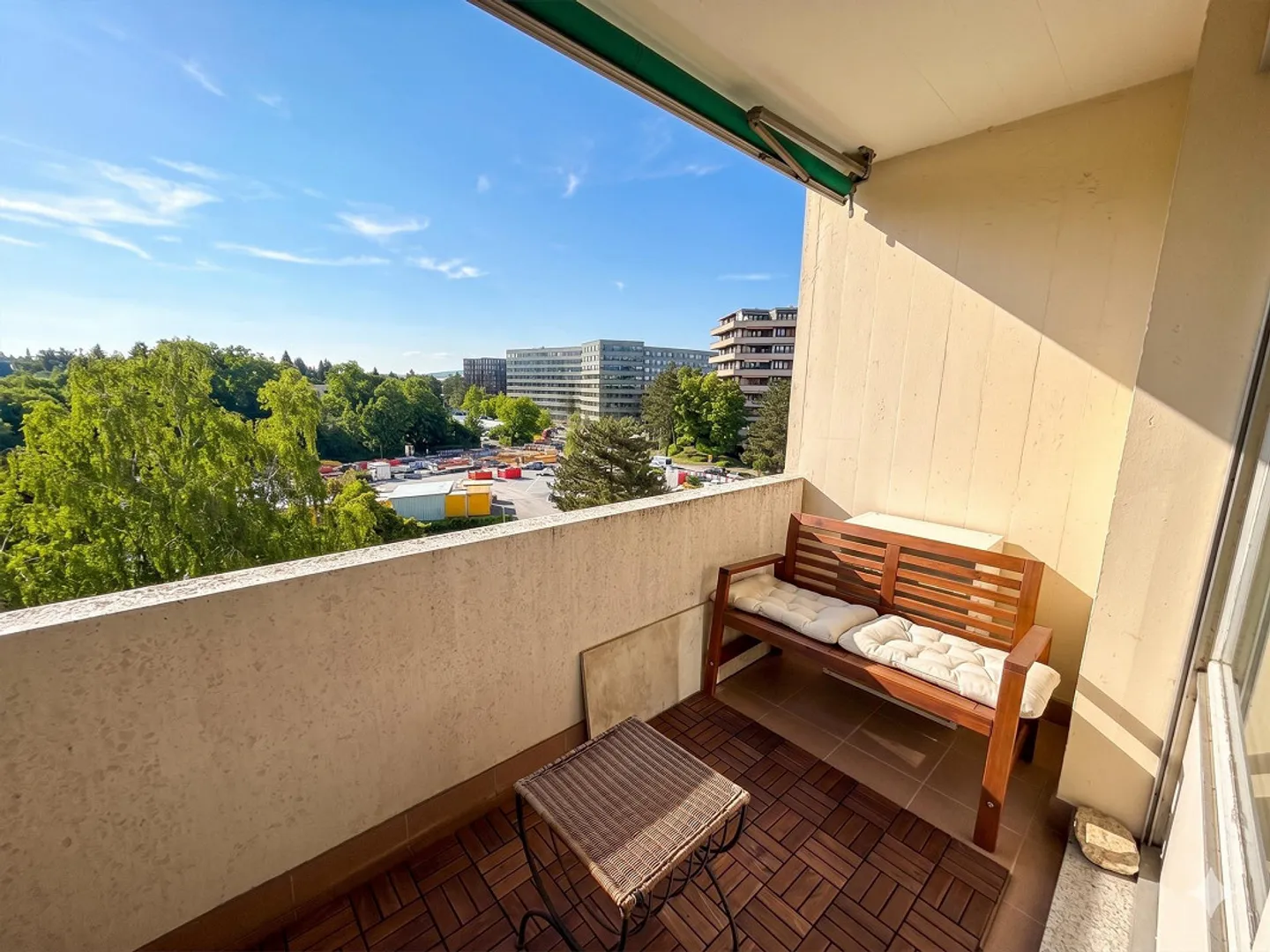 Appartamento luminoso e ristrutturato con 2 stanze, balcone e vista - Foto 7 di 14