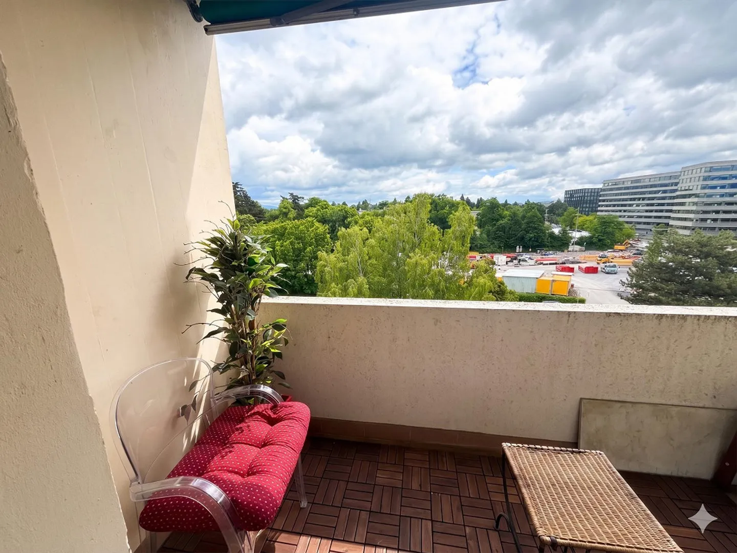 Appartamento luminoso e ristrutturato con 2 stanze, balcone e vista - Foto 12 di 14