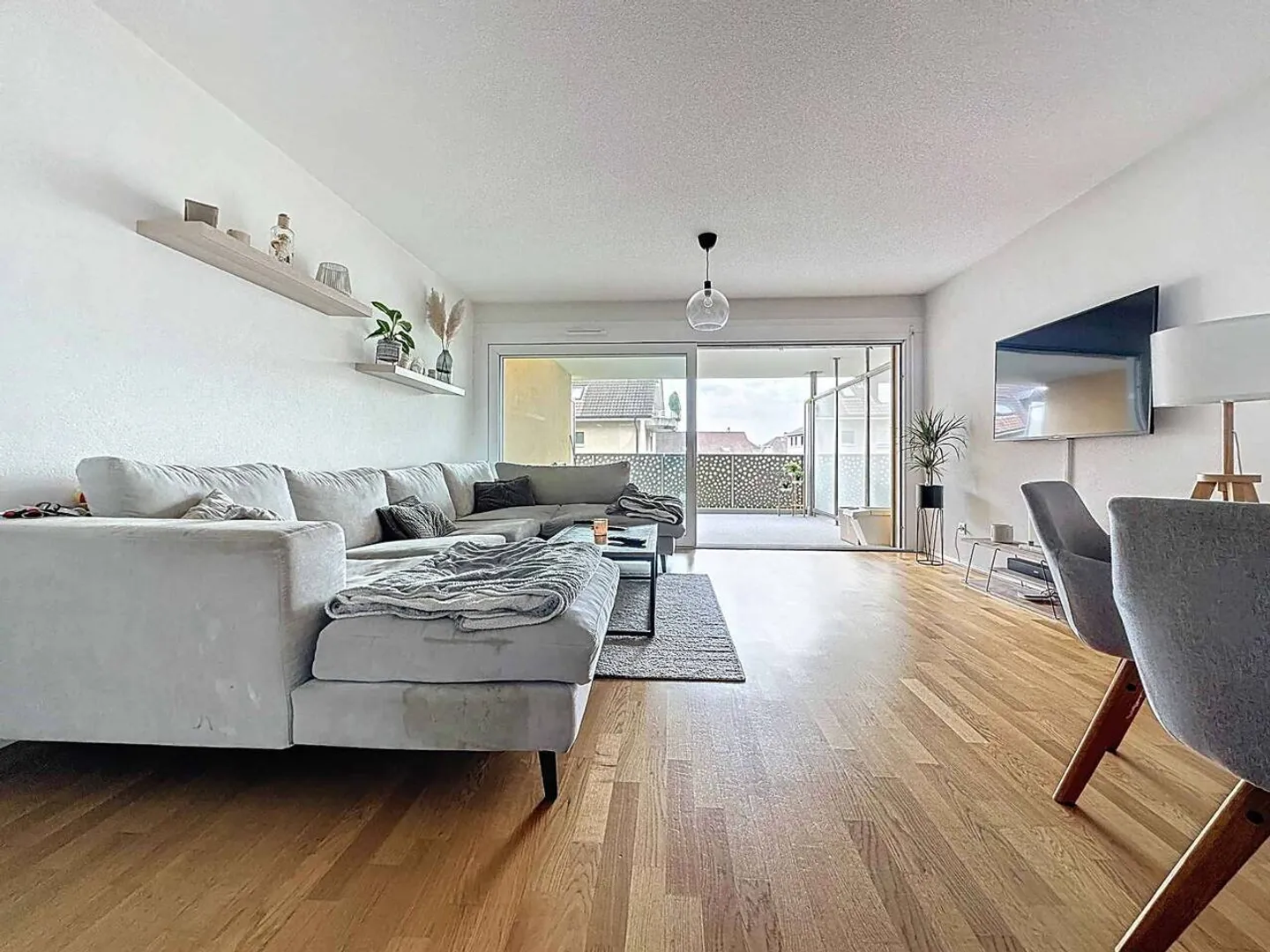 4.5 Room Apartment on the 1st Floor with Balcony - Photo 3 of 12