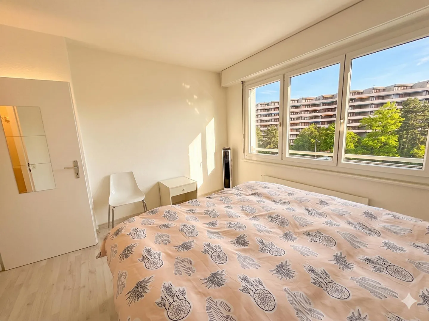 Appartamento luminoso e ristrutturato con 2 stanze, balcone e vista - Foto 11 di 14