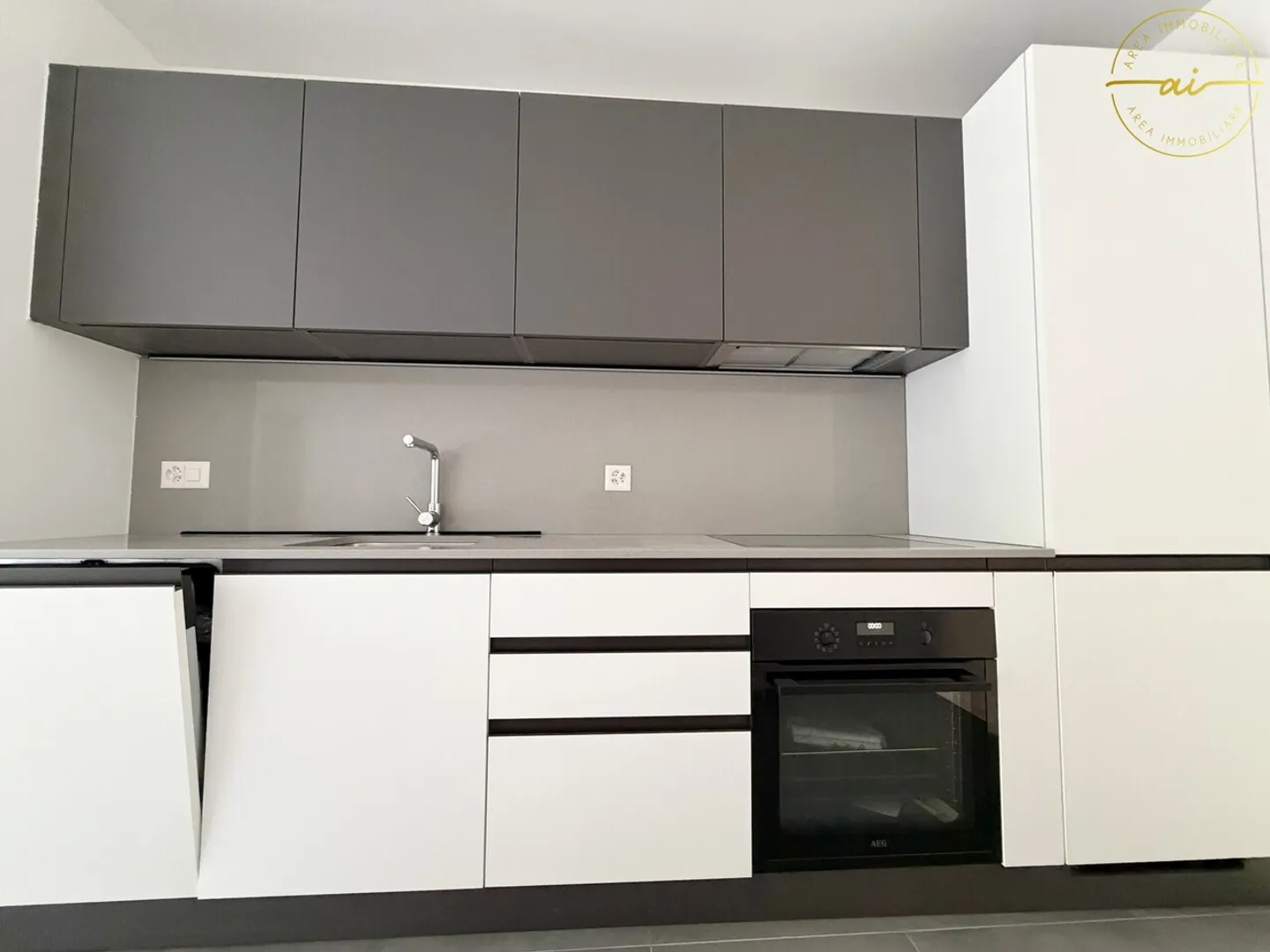 Appartamento moderno con tre balconi - Foto 2 di 13