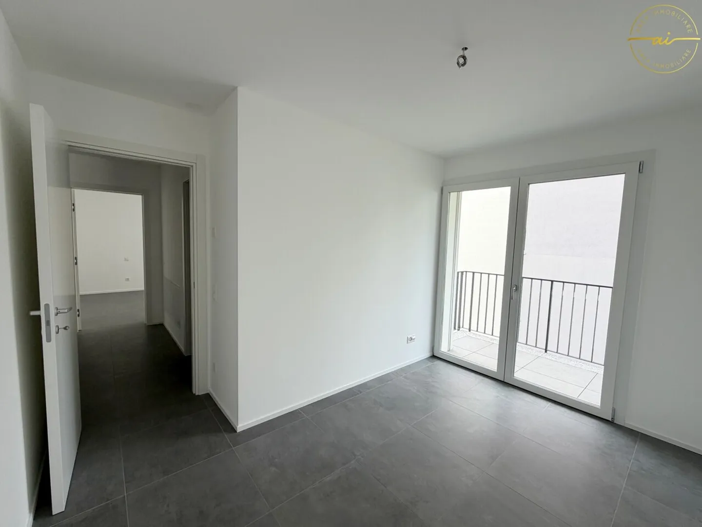 Appartamento moderno con tre balconi - Foto 13 di 13