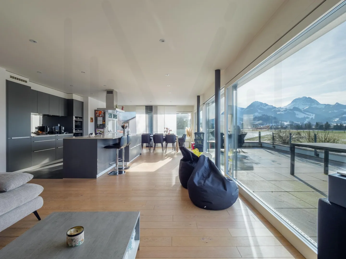 Exceptional 4.5-room apartment with terrace in the heart of Gruyère with a view - Photo 2 of 9