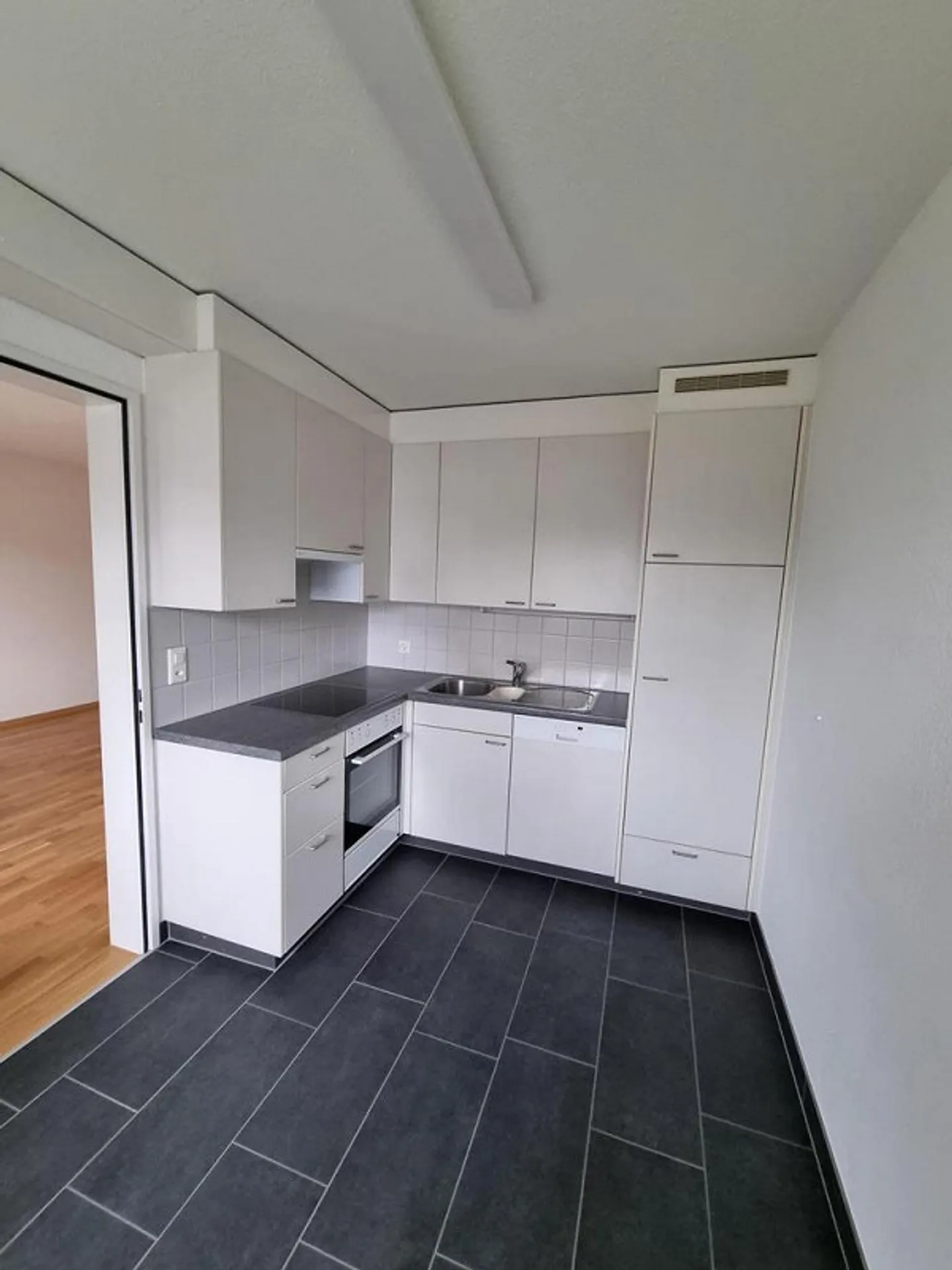 Gemütliche 4.5 Zimmer Wohnung in Spreitenbach - Foto 2 von 7