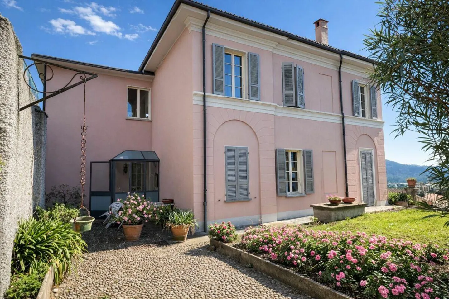 Villa historique élégante avec jardin et terrasses au cœur de Balerna - Photo 5 sur 30