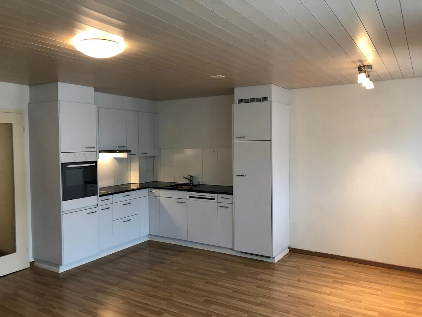 Appartement lumineux de 2 pièces dans un emplacement central à Baar - Photo 2 sur 5