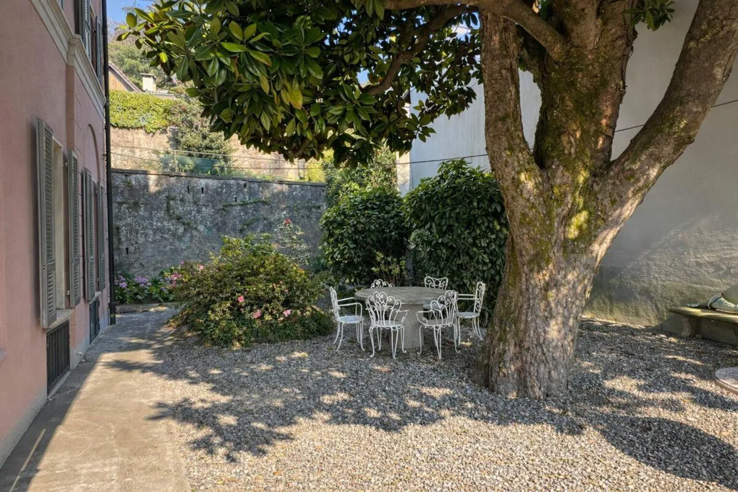 Villa historique élégante avec jardin et terrasses au cœur de Balerna - Photo 6 sur 30