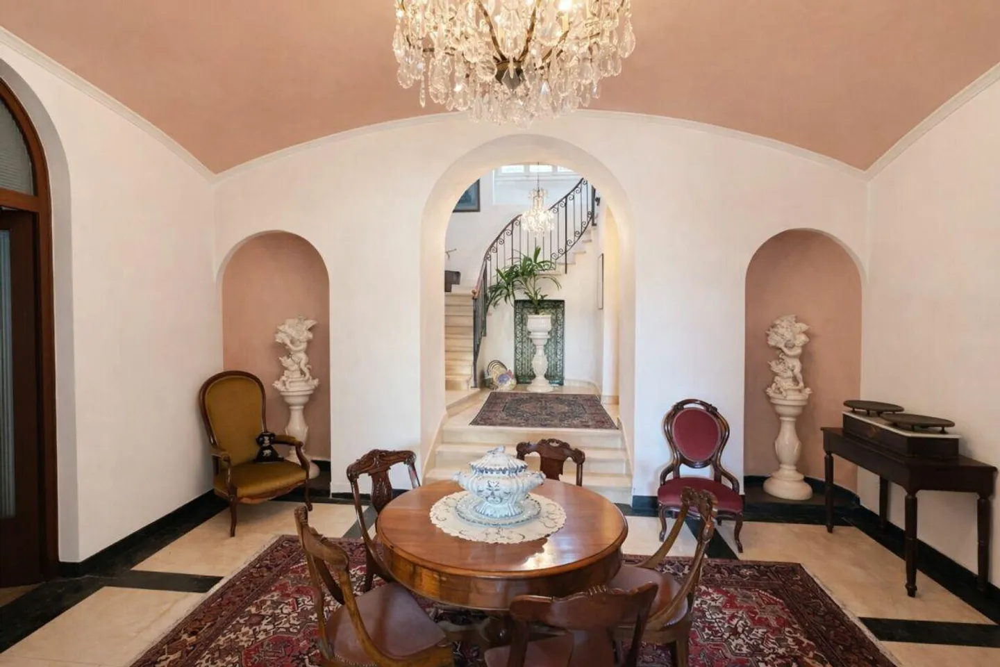 Villa historique élégante avec jardin et terrasses au cœur de Balerna - Photo 17 sur 30