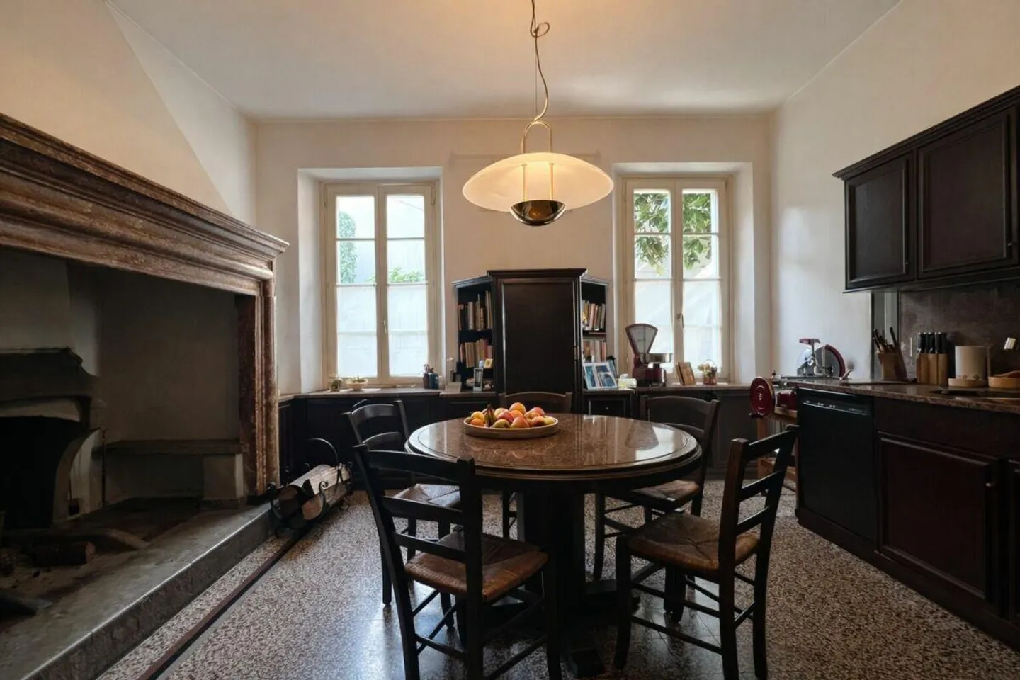 Villa historique élégante avec jardin et terrasses au cœur de Balerna - Photo 23 sur 30