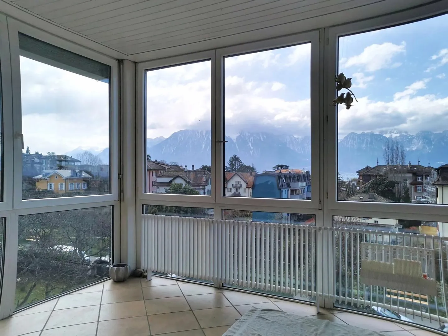 Appartamento 3.5 locali con veranda nella tranquillità di La Tour-de-Peilz - Foto 4 di 5