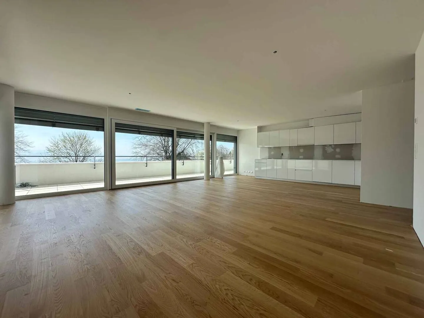 Luxuriöse 4,5-Zimmer-Eckwohnung von 168m2 mit 117m2 Terrasse im 2. Stock - Foto 2 von 13