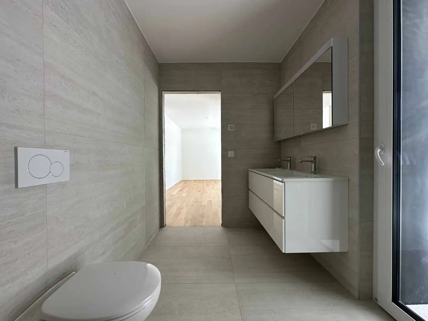 Luxuriöse 4,5-Zimmer-Eckwohnung von 168m2 mit 117m2 Terrasse im 2. Stock - Foto 4 von 13