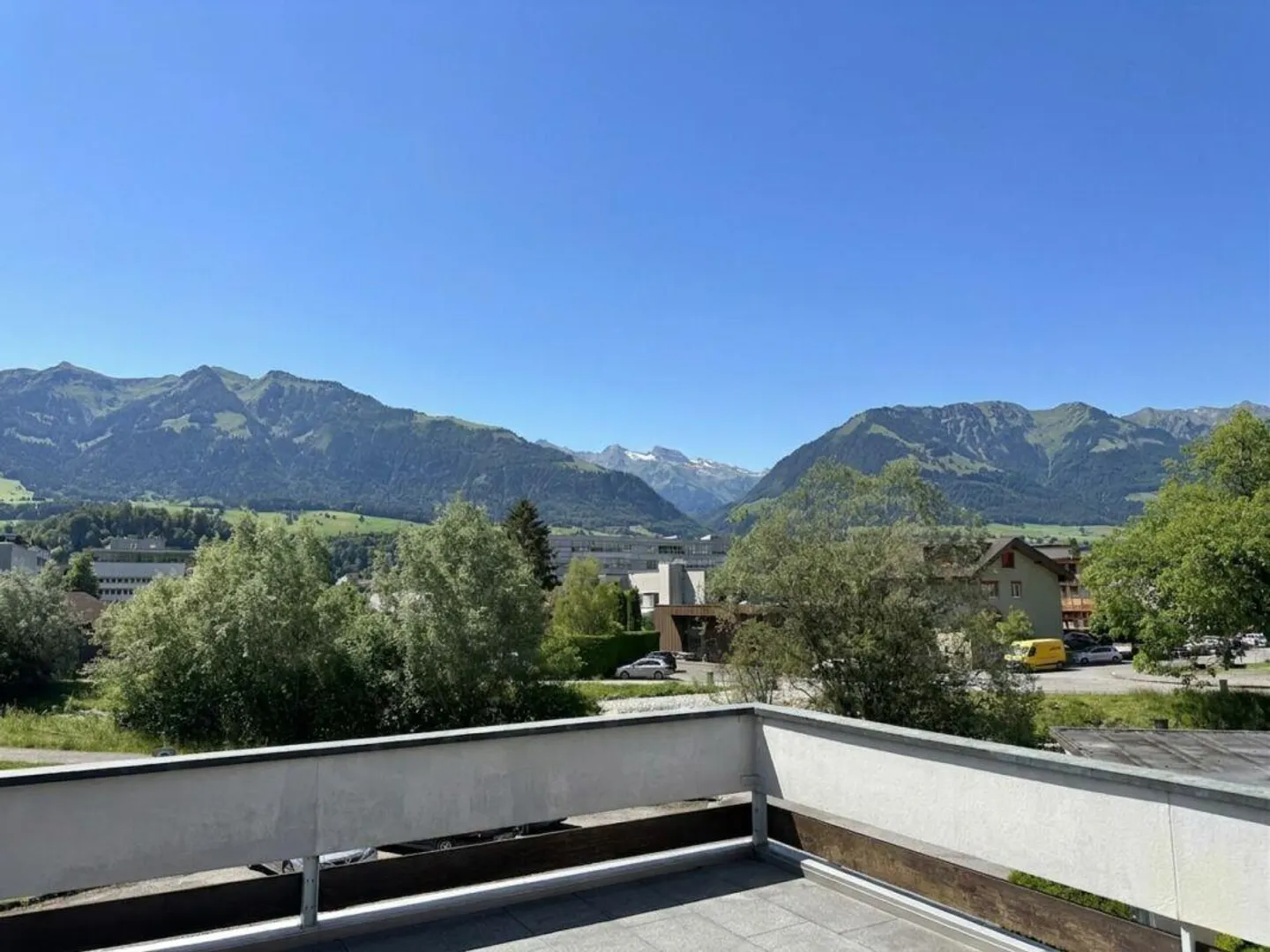 Ottimo appartamento attico con grande terrazza e vista panoramica - Foto 3 di 13