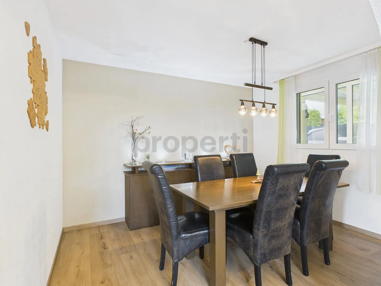 Einladendes 6.5-Zimmer-Einfamilienhaus in Baldingen - Photo 4 sur 17