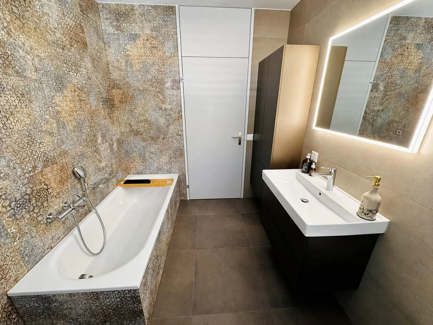 Appartamento Attico da Sogno con Terrazza di 60 m² e Vista Panoramica sul Lago - Foto 15 di 21