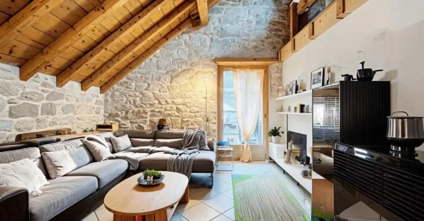 Duplex avec cachet et potentiel de rendement - Photo 1 of 10