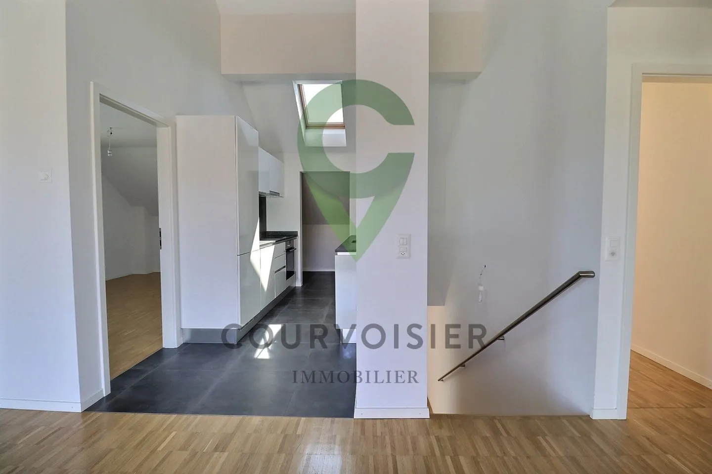 Luminoso appartamento 4,5 locali con carattere, comfort e vista sulla campagna - Foto 3 di 10