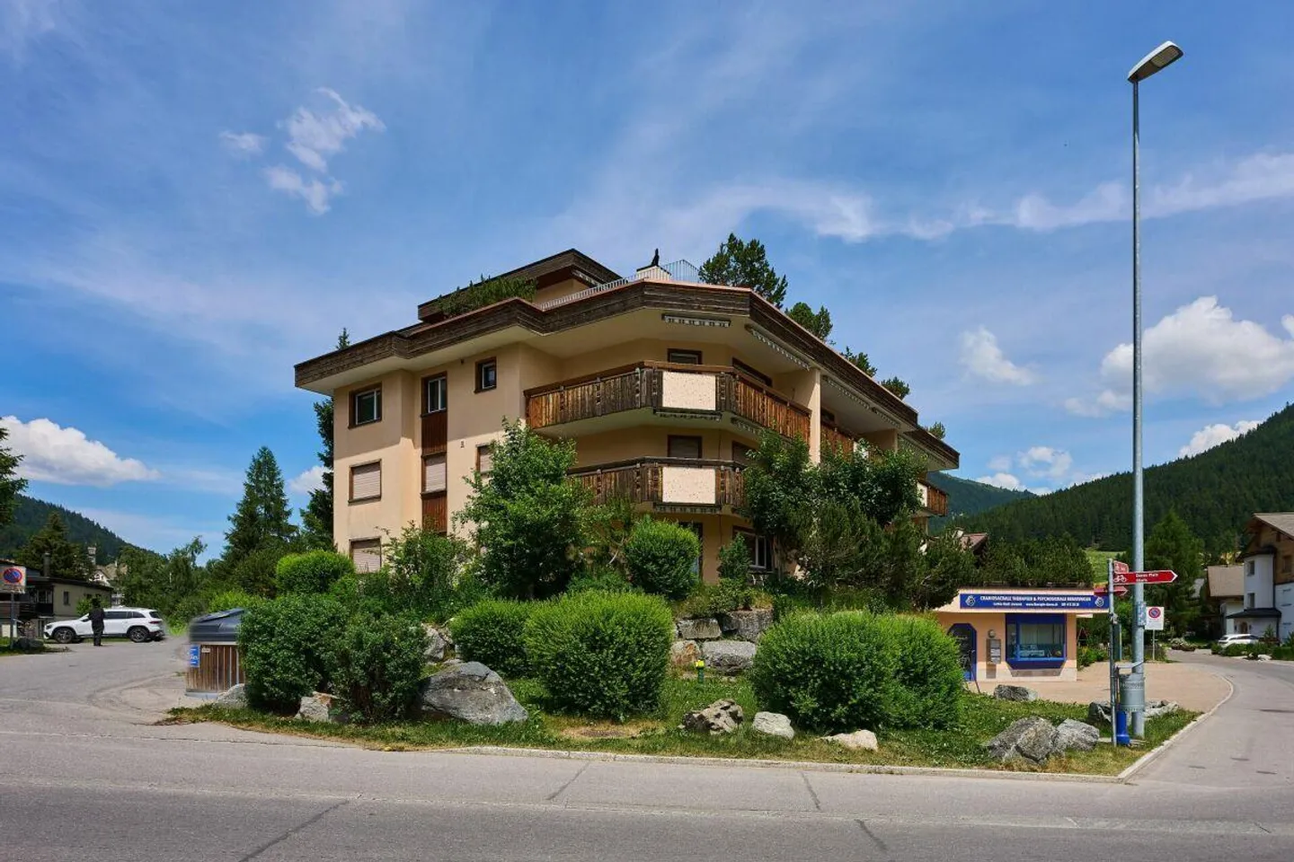 Appartamento 3 1/2 camere di alta qualità ristrutturato nel chic alpino con vista panoramica - Foto 1 di 13