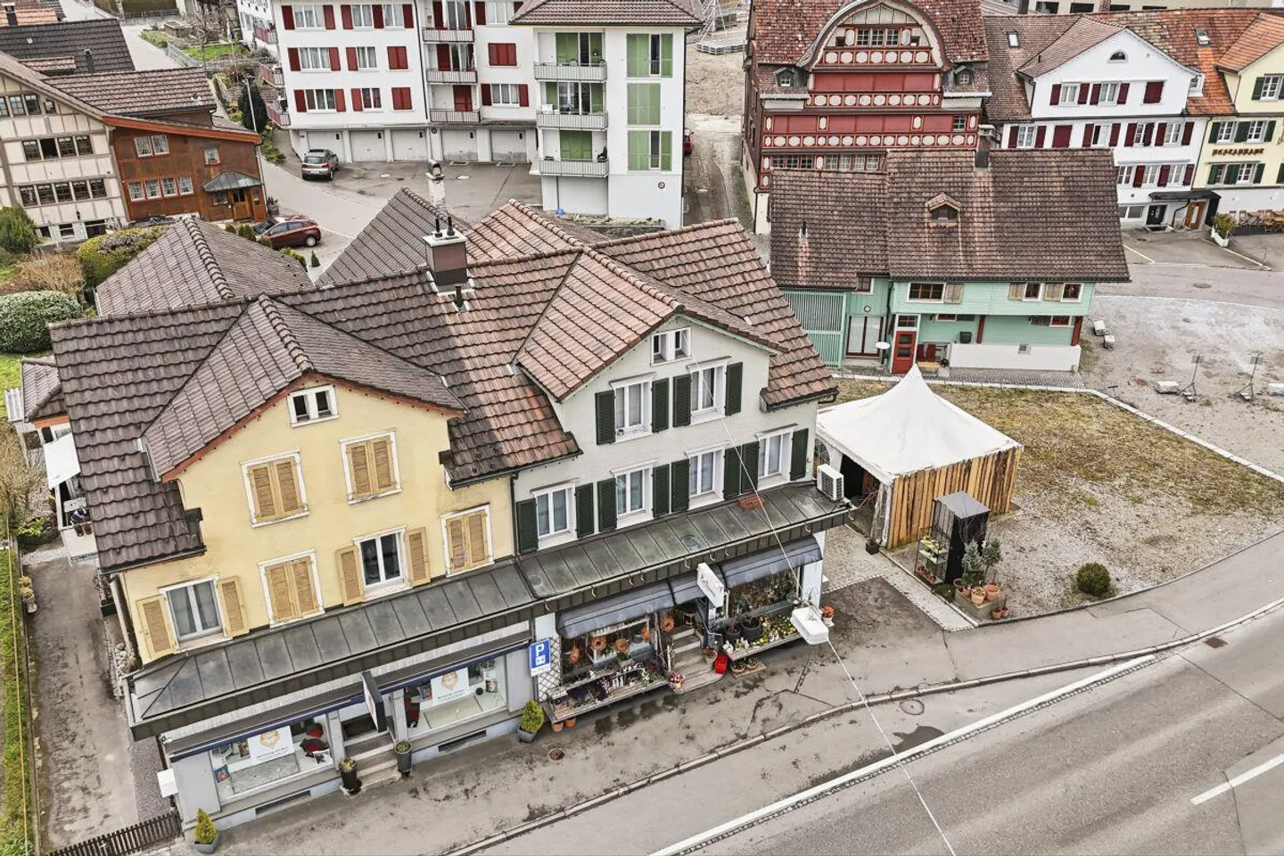 Gemischte Nutzung in zentraler Lage - Foto 2 von 18
