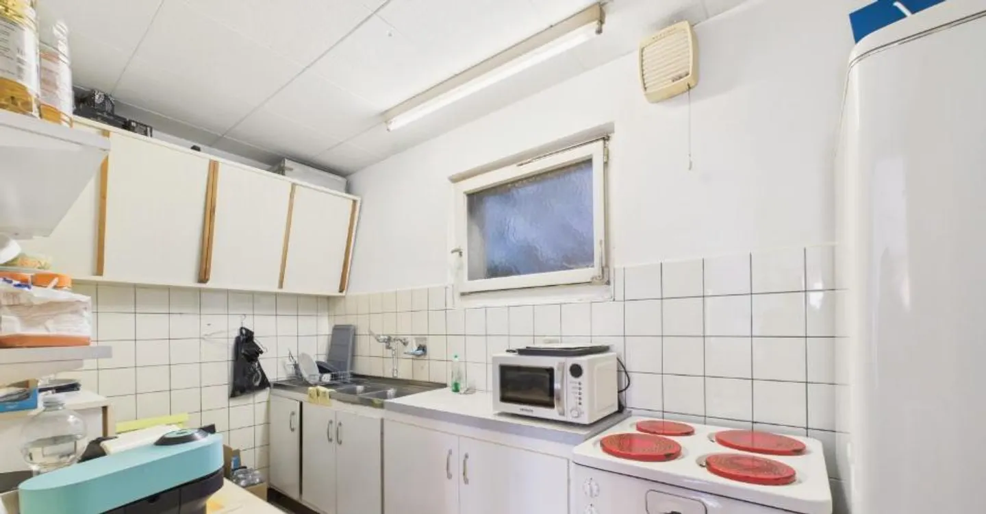 Charmantes 4,5-Zimmer-Einfamilienhaus inmitten von Grün in Aranno - Foto 10 von 12