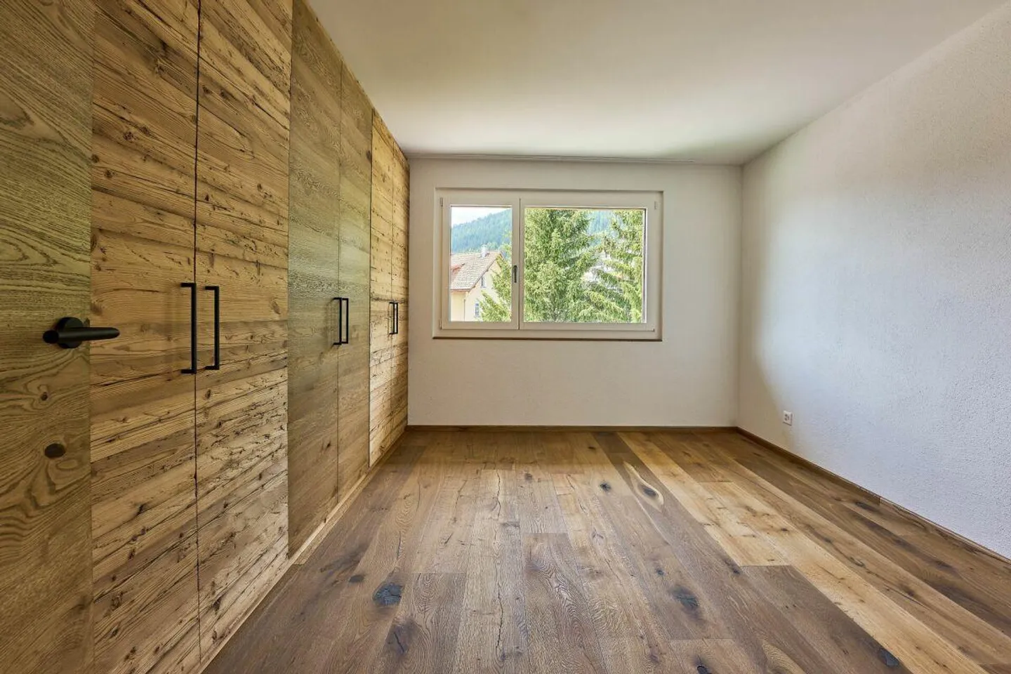Appartamento 3 1/2 camere di alta qualità ristrutturato nel chic alpino con vista panoramica - Foto 7 di 13